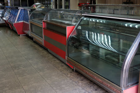 Empty shelves are seen at a bakery in Caracas, Venezuela August 17, 2018. REUTERS/Marco Bello