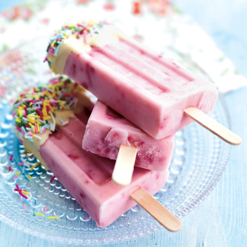 White-Chocolate Strawberry-Yogurt Ice Pops