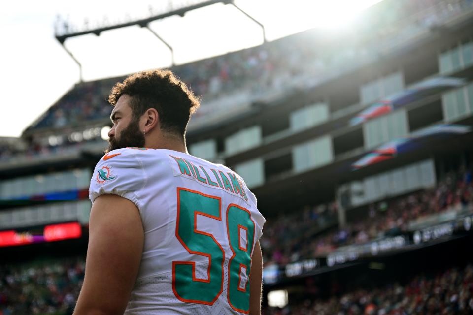 Ravens met with free agent center Connor Williams Yahoo Sports