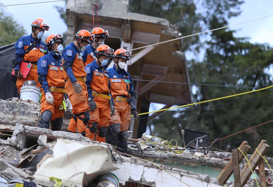 ¿Por qué enamoró a México el equipo japonés de rescate?