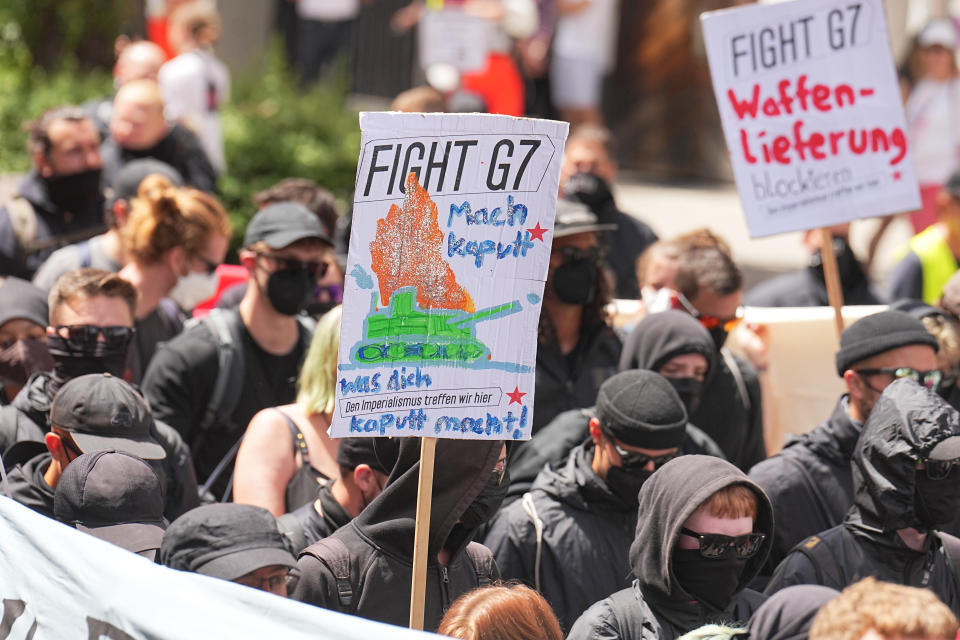 <p>Laut Anmelder der Großdemonstration Uwe Hiksch liegt die Anzahl der Teilnehmer "deutlich unter dem, was wir erwartet haben." (Foto: Michael Kappeler/dpa)</p> 