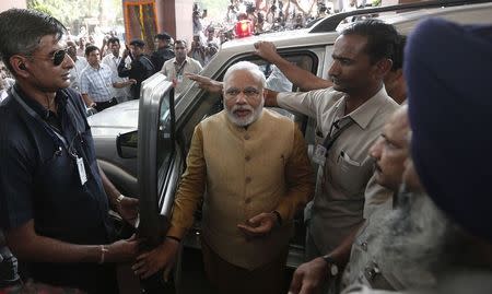 Narendra Modi arrives to attend the BJP parliamentary party meeting at parliament house in New Delhi May 20, 2014. REUTERS/Adnan Abidi