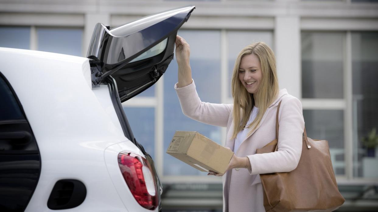 Wo ist mein Paket? Solche Fragen, verbunden etwa mit Nachforschungen in der Nachbarschaft, sollen mit Diensten wie «Smart Ready to drop» der Vergangenheit angehören. Foto: Daimler AG