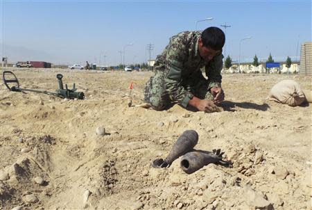 An Afghan army soldier from an improvised explosive devices (IED) school performs a demonstration in Mazar-e-Sharif in northern Afghanistan, October 5, 2013. REUTERS/Stringer