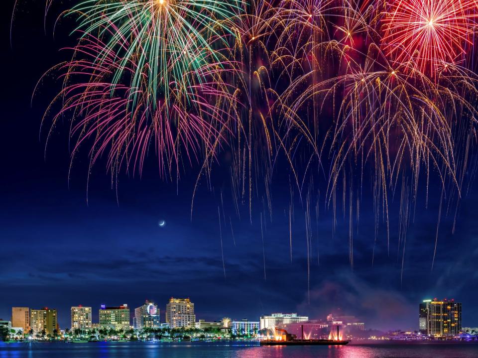 3 to See 4th on Flagler fireworks, a vast print exhibit, Florida's