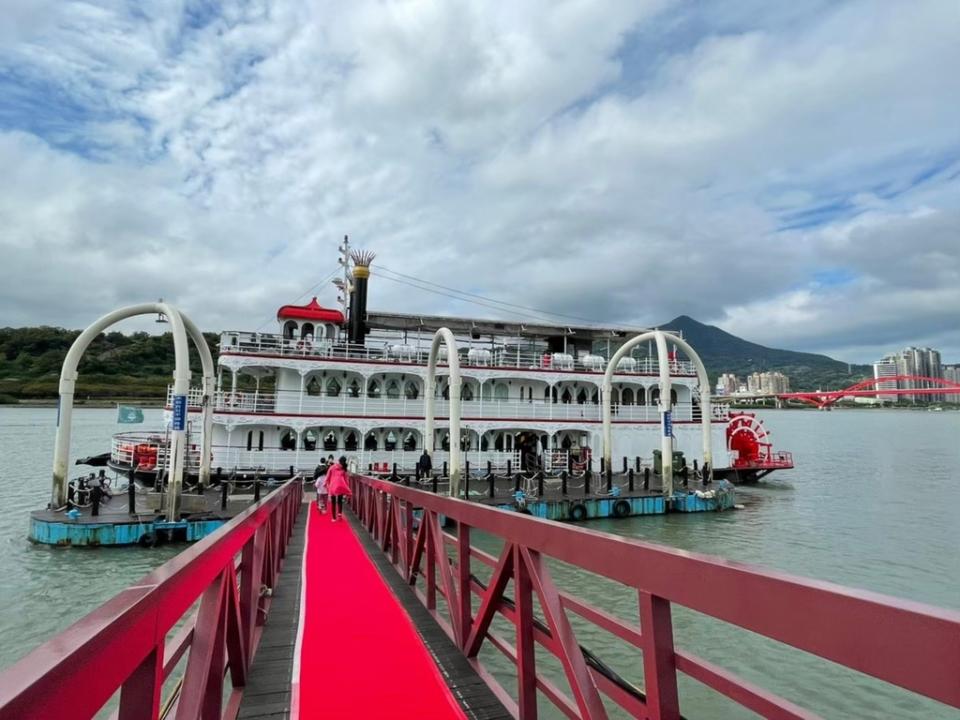 《圖說》新北觀光工廠輕旅行創新一站式包山包海看美景，包吃包住包接送。〈經發局提供〉