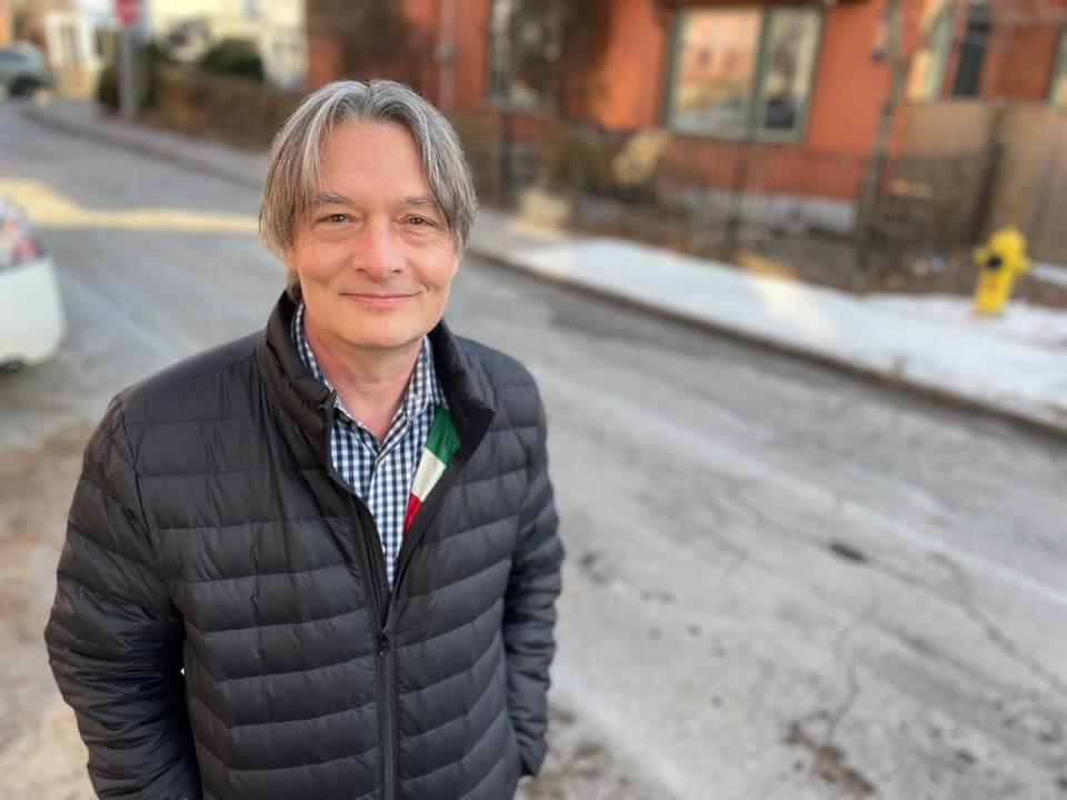 City Coun. Gord Perks, who represents the neighbourhood, says city staff are working on a solution to the safety issues posed by the steep hill.