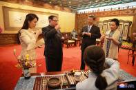 <p>In an undated photo released March 28 2018 by the North Korean Central News Agency (KCNA), North Korean leader Kim Jong-un (C-L) and his wife Ri Sol-ju (L) meeting with Chinese President Xi Jinping (C-R) and his wife Peng Liyuan as they visit the Diaoyutai State Guesthouse in Beijing, China. (Photo: KCNA/EPA-EFE/REX/Shutterstock) </p>