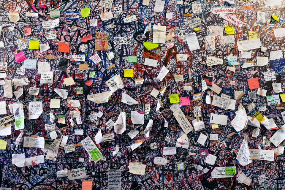 Las cartas a Julieta son dejadas en la pared del museo. (Foto Getty Creative)