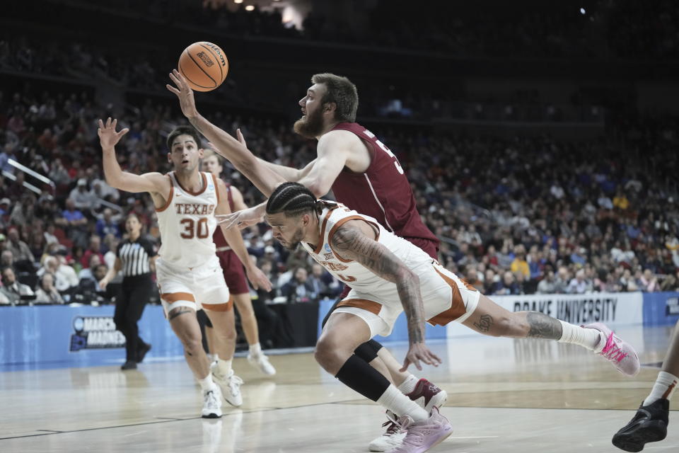 Colgate's Jeff Woodward goes after a loose ball with Texas' Timmy Allen and Brock Cunningham during the second half of a first-round college basketball game in the NCAA Tournament Thursday, March 16, 2023, in Des Moines, Iowa. (AP Photo/Morry Gash)