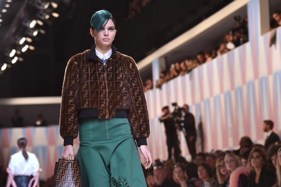 MILAN, ITALY - SEPTEMBER 21:  Kendall Jenner walks the runway at the Fendi show during Milan Fashion Week Spring/Summer 2018 on September 21, 2017 in Milan, Italy.  (Photo by Jacopo Raule/Getty Images)