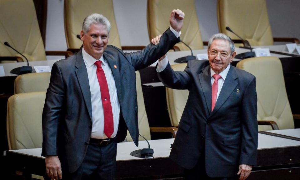 The outgoing Cuban president, Raúl Castro, right, raises the arm of Cuba’s new president, Miguel Diaz-Canel.