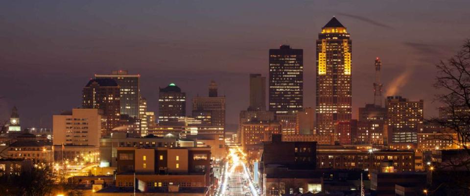 Des Moines skyline at sunset. Des Moines, Iowa, USA.