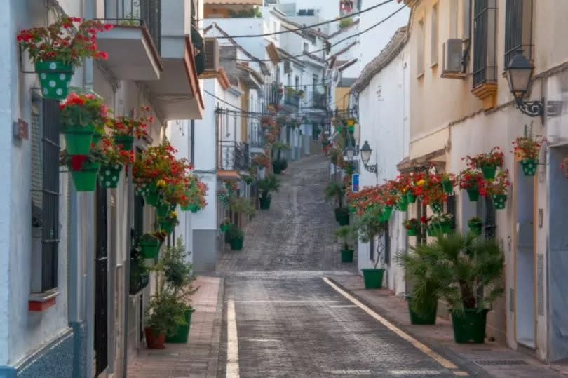 Sotogrande on the Costa del Sol has cut off water overnight, leaving expats devoid of the ability to shower, cook, clean and more.