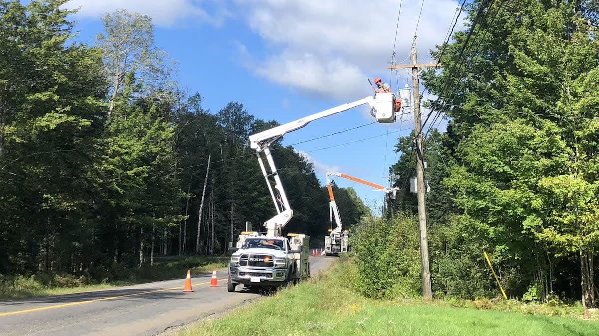 Crews worked hard to restore power in the Fredericton area, where several lines were downed by Lee. (Mariève Bégin/Radio-Canada - image credit)