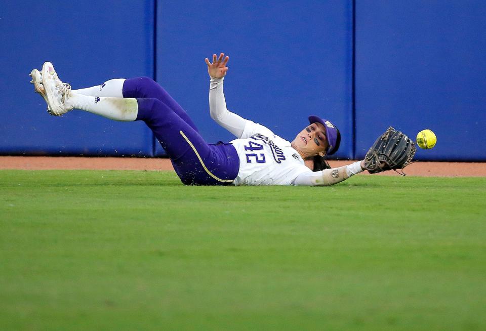 Washington's Jadelyn Allchin (42) drops a fly ball in the sixth inning during a softball game between Washington and Florida State in the Women's College World Series at USA Softball Hall of Fame Stadium in  in Oklahoma City, Saturday, June, 3, 2023. 