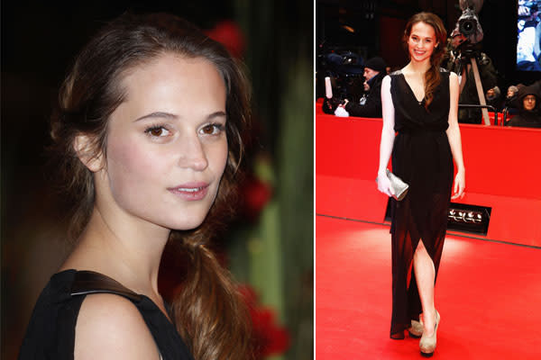 … Alicia Vikander sah im halbtransparenten Schwarzen einfach bezaubernd aus. Nur beim Anblick der Schuhe fröstelte es uns ein wenig. (Bild: Getty Images)