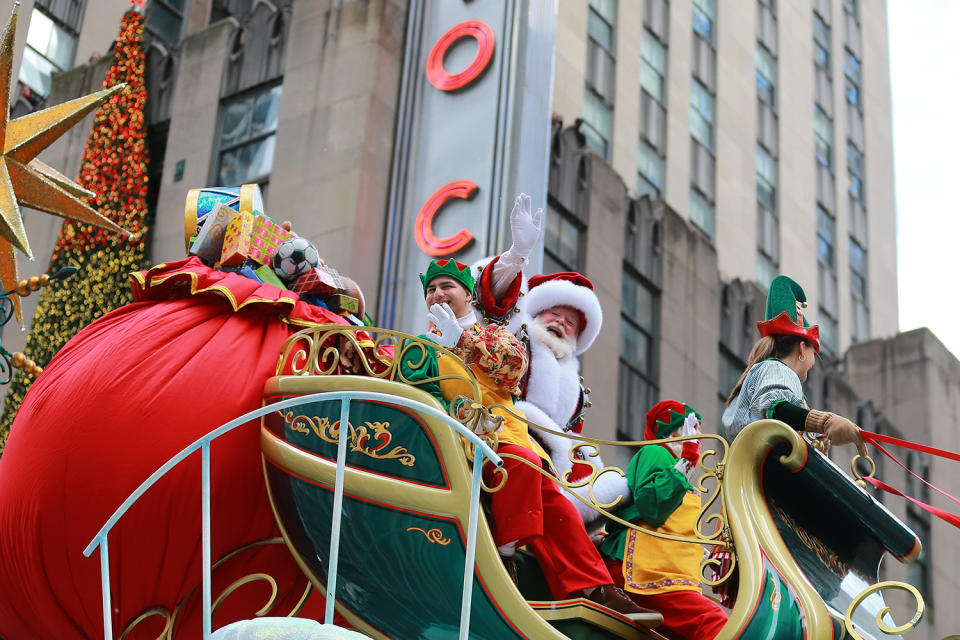 Santa Claus waves to the crowds from the Macy’s Santa's Sleigh float in the 93rd Macy’s Thanksgiving Day Parade in New York. (Photo: Gordon Donovan/Yahoo News) 