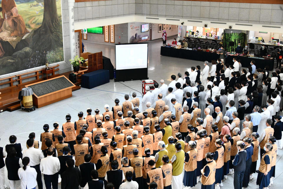 4月3日發生7.2大地震,大林慈院在大廳舉辦募心募愛祈福會