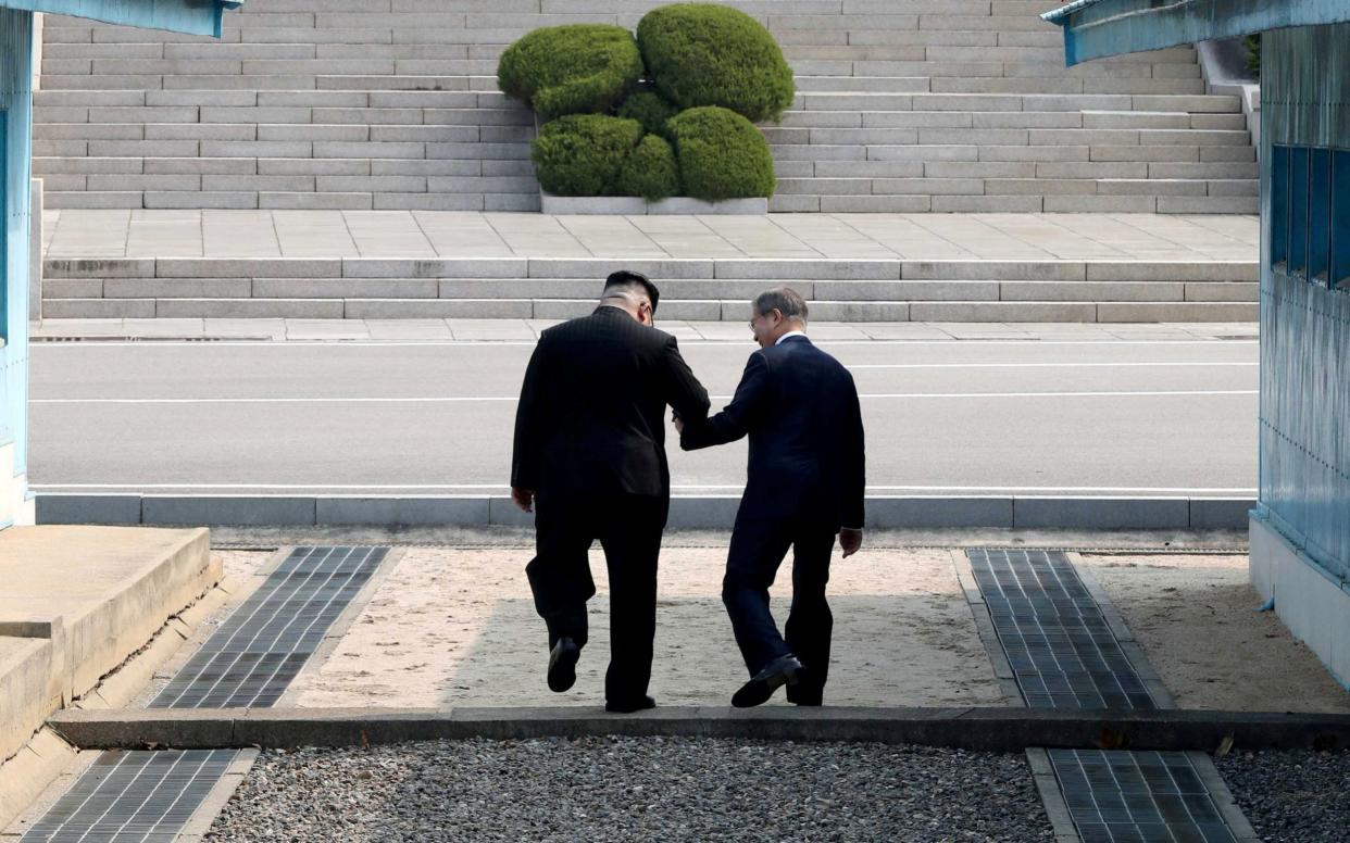  Moon Jae-in and Kim Jong-un meet in the truce village of Panmunjom - REUTERS