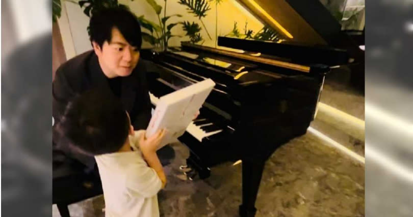 郎朗於周杰倫家中作客，更親自為周杰倫的兒女彈奏鋼琴。（圖／翻攝自Instagram／@jaychou）