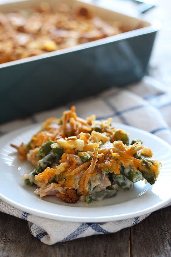 <strong>Get the <a href="http://www.handletheheat.com/cheesy-green-bean-casserole-bacon/" target="_blank">Cheesy Green Bean Casserole with Bacon recipe</a> from Handle the Heat</strong>