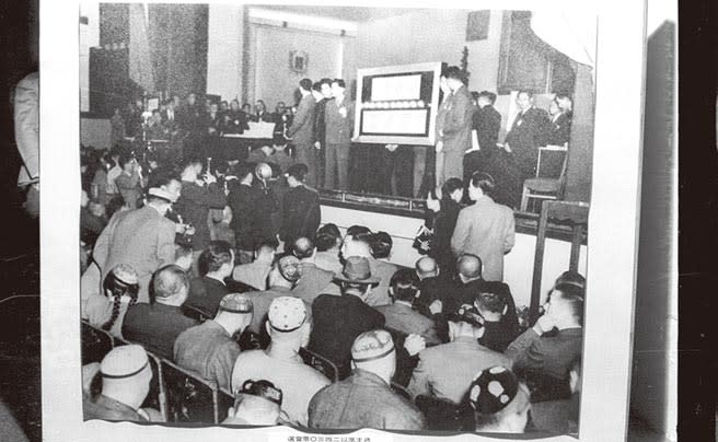 1948年4月，南京，第一屆國民大會─蔣中正主席以2430票當選中華民國總統。（本報系資料照片）