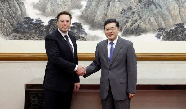▲特斯拉執行長馬斯克先前在北京與中國外交部長秦剛會面。（圖／中國外交部）