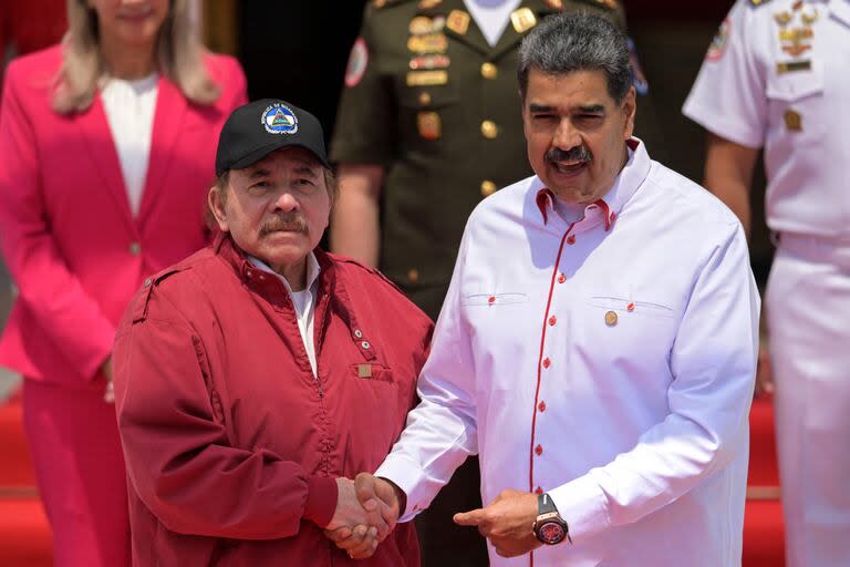 Nicolás Maduro junto al dictador nicaragüense Daniel Ortega, durante una reunión del ALBA en Caracas (Archivo) 