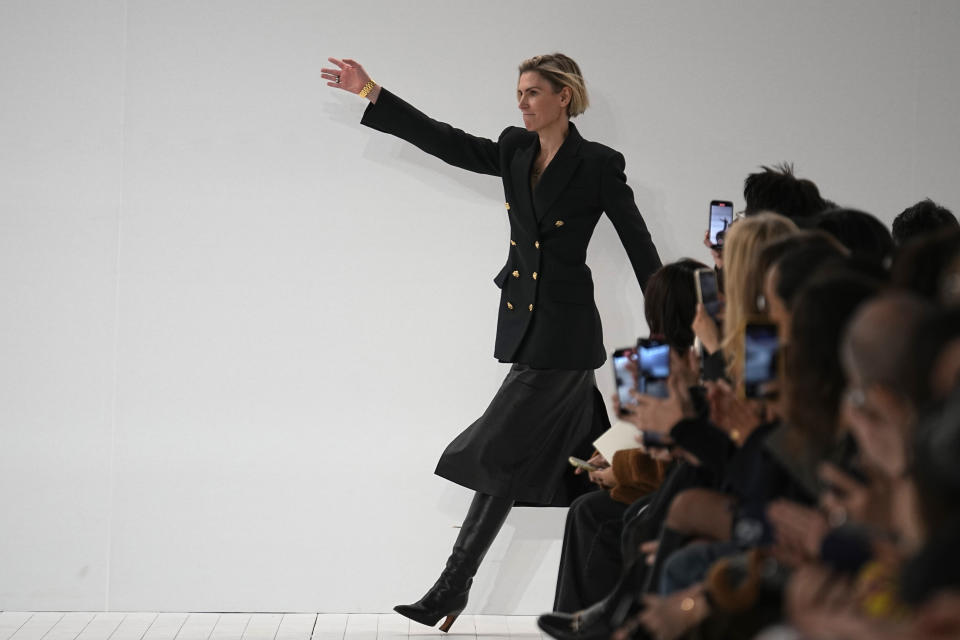 GILE - Gabriela Hearst accepts applause after the Chloe Fall/Winter 2023-2024 ready-to-wear collection presented Thursday, March 2, 2023 in Paris. Gabriela Hearst is stepping down as the Creative Director of Maison Chloé after a brief but impactful three-year tenure. Hearst, the first female designer with multi-cultural roots (Uruguay and United States) to lead a Parisian fashion house, has been a transformative force at Chloé since her appointment in December 2020. (AP Photo/Michel Euler, File)