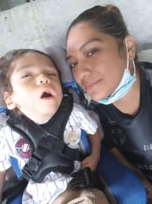 Sarahí Coronado, mamá de Iván Mateo, niño con parálisis cerebral.