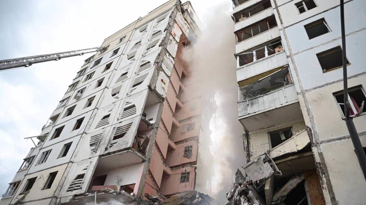 Destroyed entrance in Belgorod. Photo: the governor's Telegram