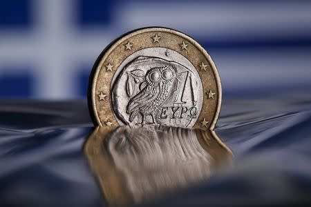 A one Euro coin with a Greek owl is seen in this picture illustration taken in Rome, Italy July 9, 2015. REUTERS/Tony Gentile