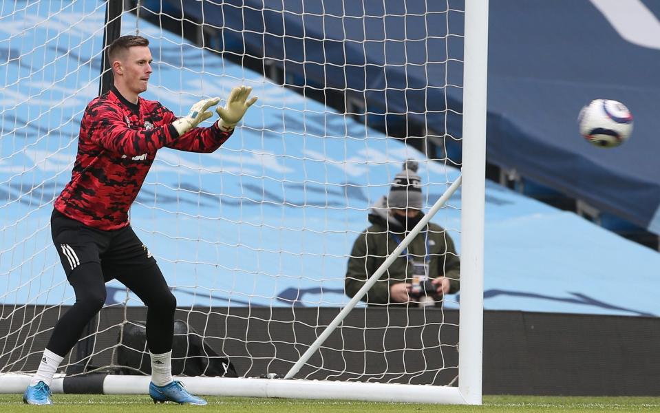 Dean Henderson warms up for MUFC - Getty