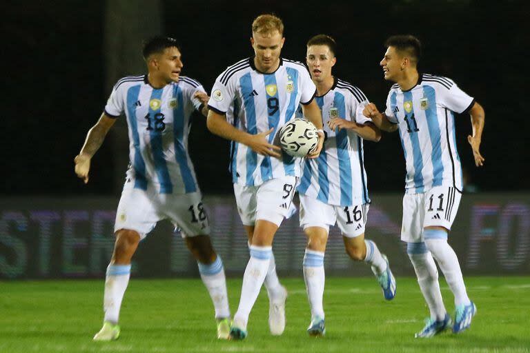 Luciano Gondou anotó el primer gol de la selección argentina en el Preolímpico 2024