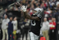 Las Vegas Raiders tight end Darren Waller catches a 25-yard touchdown pass during the first half of an NFL football game between the New England Patriots and Las Vegas Raiders, Sunday, Dec. 18, 2022, in Las Vegas. (AP Photo/John Locher)