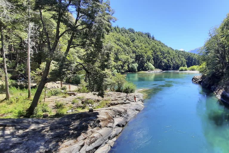 En el Manso inferior hay múltiples opciones de campings y cabañas