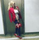 <p>Con motivo de su tercer aniversario de casados, Wanda Nara decidió infartar a Mauro Icardi con un conjunto clásico, pero muy <em>sexy</em> y femenino. El <em>outfit</em> de la mediática consistió en unos<em> jeans</em> súper ajustados, una remera clásica con un sugestivo escote y un<em> blazer</em> de la firma francesa, Balmain. – <em>Foto: <a rel="nofollow noopener" href="https://www.instagram.com/wanda_icardi/" target="_blank" data-ylk="slk:Instagram/wanda_icardi/;elm:context_link;itc:0;sec:content-canvas" class="link ">Instagram/wanda_icardi/</a> </em> </p>