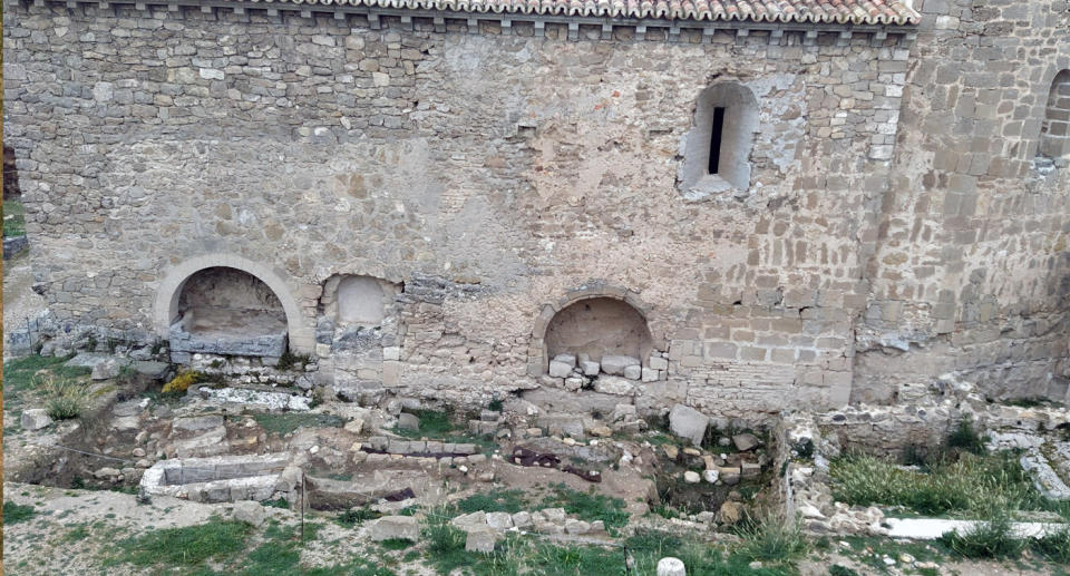 Cimitirul din interiorul Castelului Zorita des los Canes.