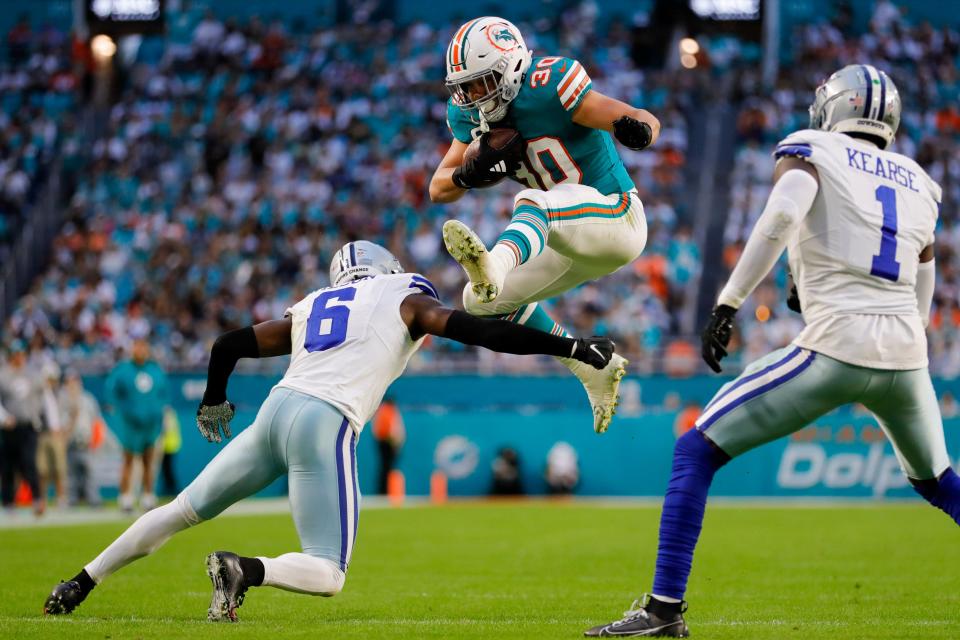 Dolphins fullback Alec Ingold leaps against Dallas' Donovan Wilson.