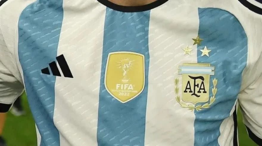 Se agotó la preventa de la camiseta argentina con tres estrellas