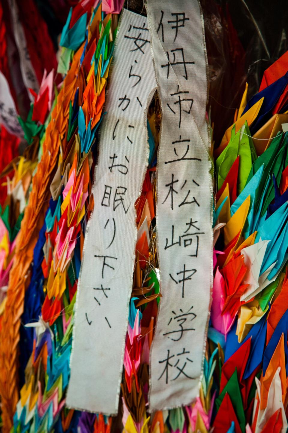 En Japón, las grullas de papel siguen fungiendo como ofrenda. (Foto: John S Lander/LightRocket via Getty Images)