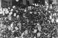 <p>Thousands of people line the streets of Atlanta for the funeral. (Photo: Keystone/Getty Images) </p>