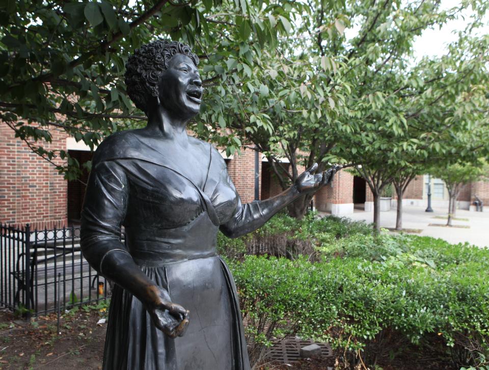 A sculpture of Ella Fitzgerald by Vinnie Bagwell, located near the Yonkers train station in Yonkers.
