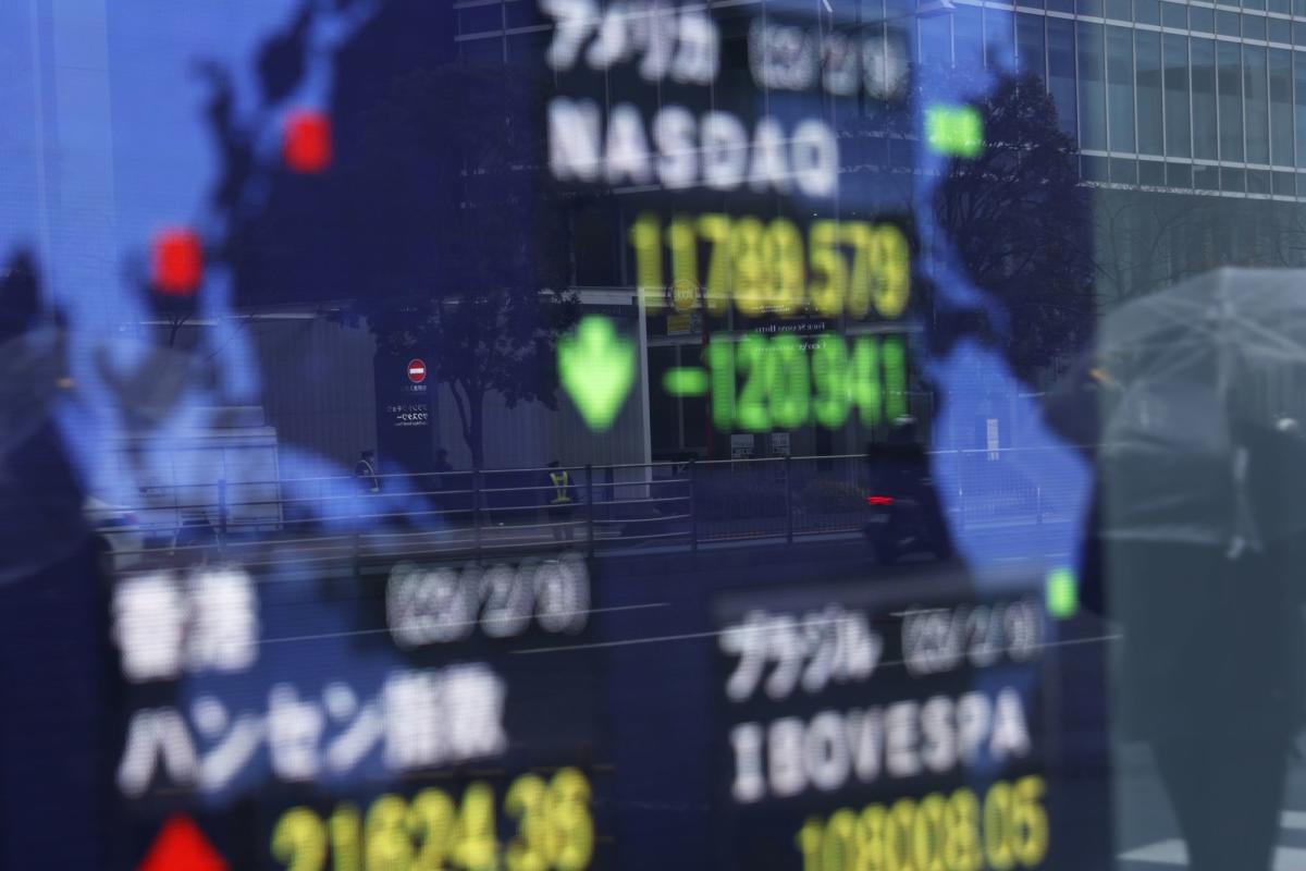 Stocks Slide, Bonds Rally on Bank Woes; Yen Falls: Markets Wrap