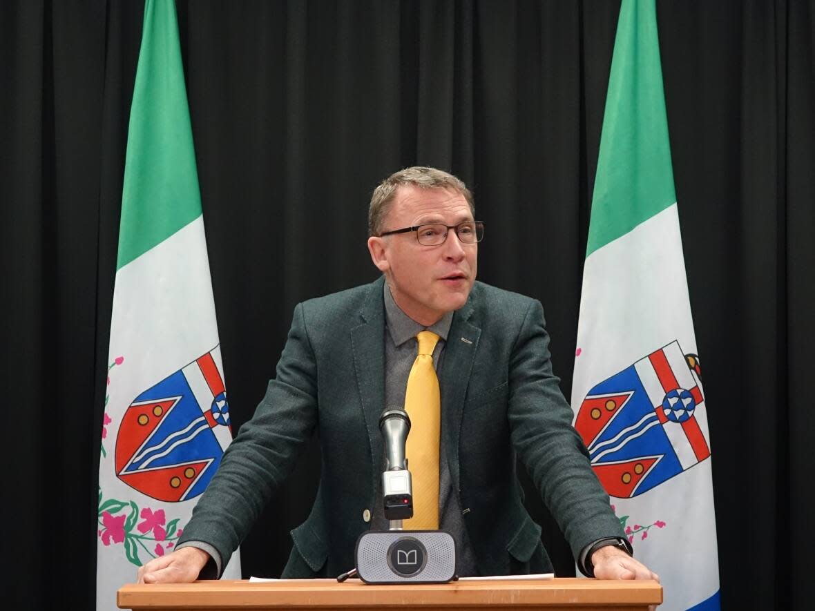 Richard Mostyn is Yukon's minister of community services. The government agreed to establish a working group with municipalities this winter to better define the terms of an energy retrofit program.  (Claudiane Samson/Radio-Canada - image credit)