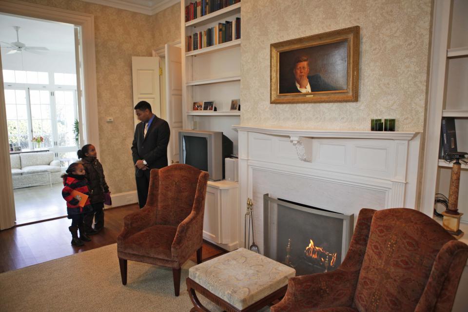 Elementary school children from the D.C. area got a tour of the the home in 2009. (Photo: ASSOCIATED PRESS)