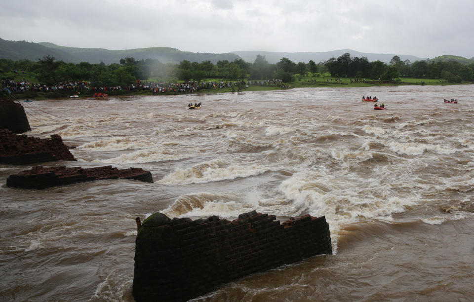 Bridge collapse in India