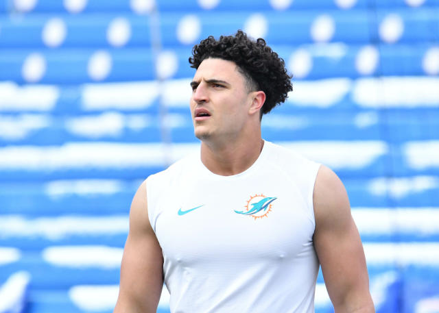 LOOK: Dolphins LB Jaelan Phillips looks absolutely shredded at OTAs