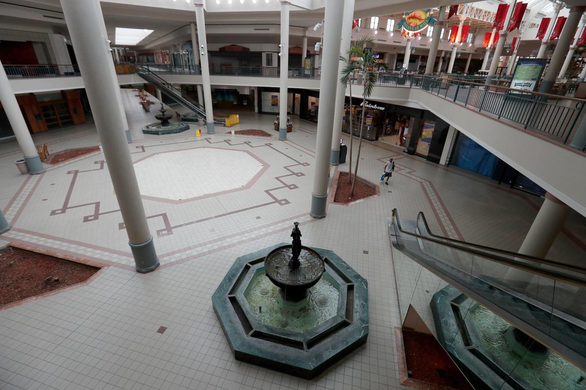 See inside Savannah Mall, where many businesses and stores have closed